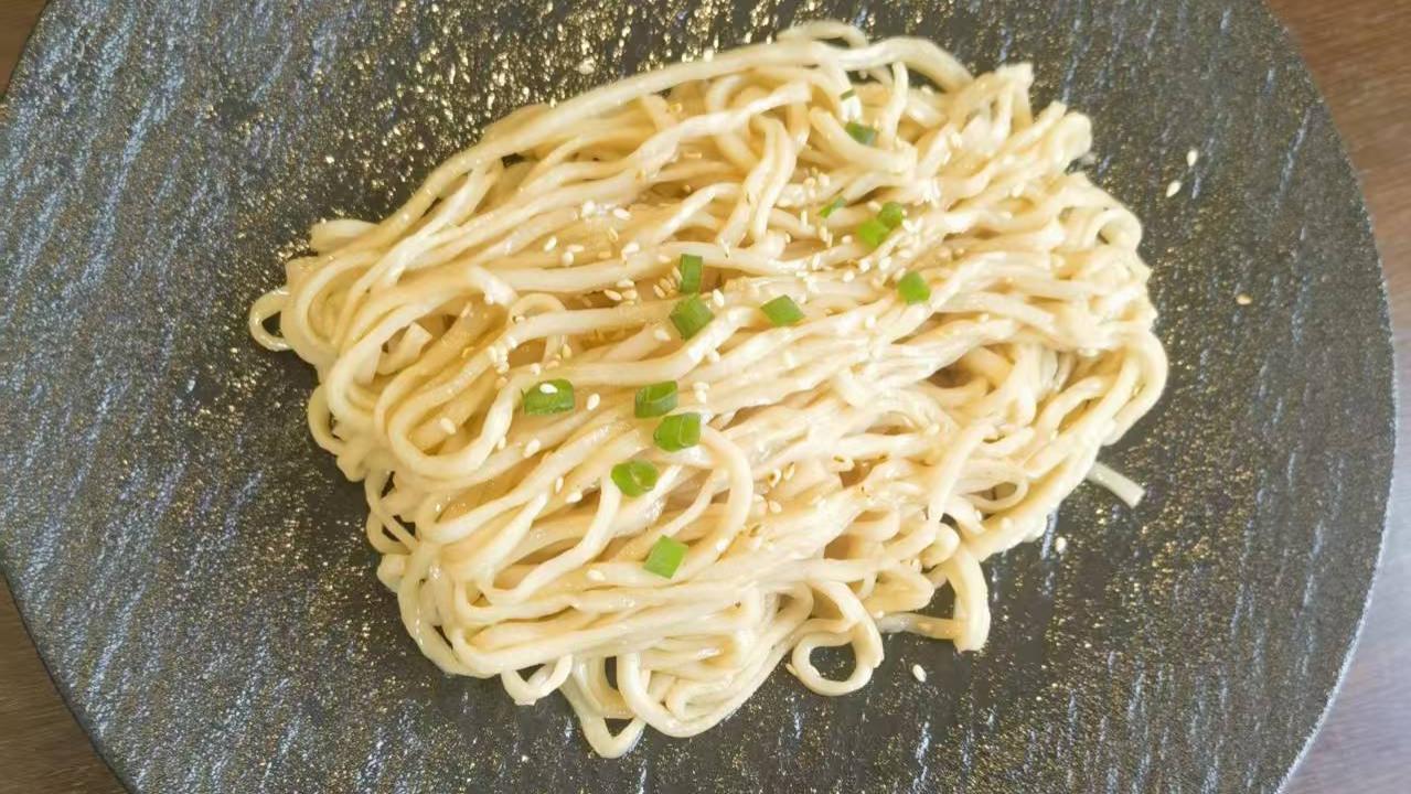 鳕鱼面原料是否新鲜冷冻，非解冻反复加工？