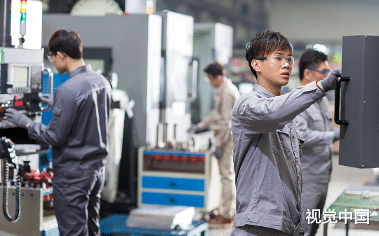 男子撸网贷40万给父母盖新房，谎称自己做生意发财了，父亲刚跟全村炫耀一遍，就接到了催债电话