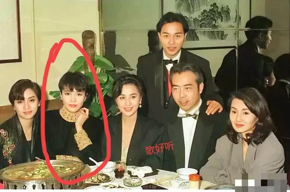 这个画红圈的女明星是谁？