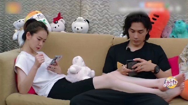娱乐圈明星夫妻的典范
中国内地女演员戚薇和韩国娱乐圈男演员李承铉绝对称得上是娱乐