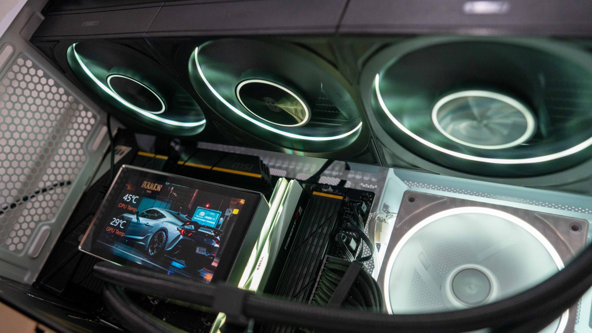 可玩性拉满的旗舰水冷，超频三银翼DT360MAX体验分享