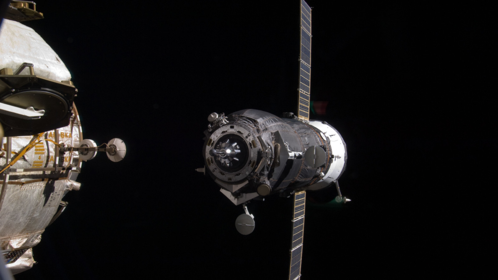 俄飞船天线故障启动备用遥控