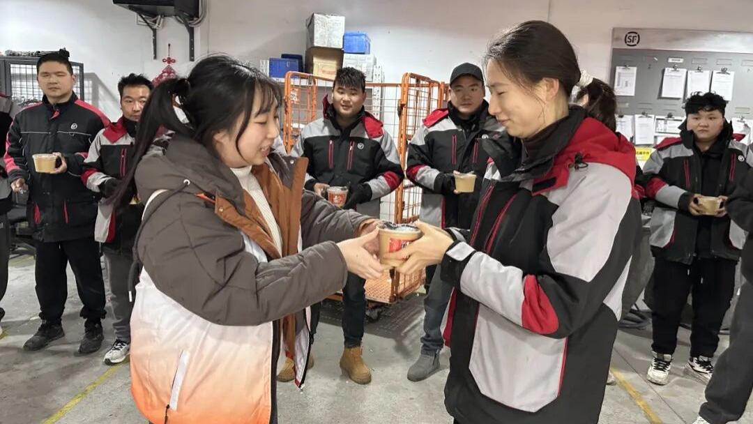 “腊味融情·粥润冬隅”——新业态腊八节送温暖活动