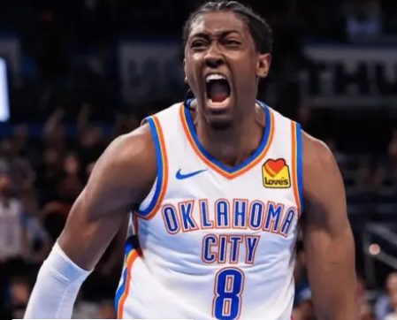 明日，雷霆对阵独行侠的比赛即将开始。
赛前，雷霆记者更新社媒：“杰伦-威廉姆斯、