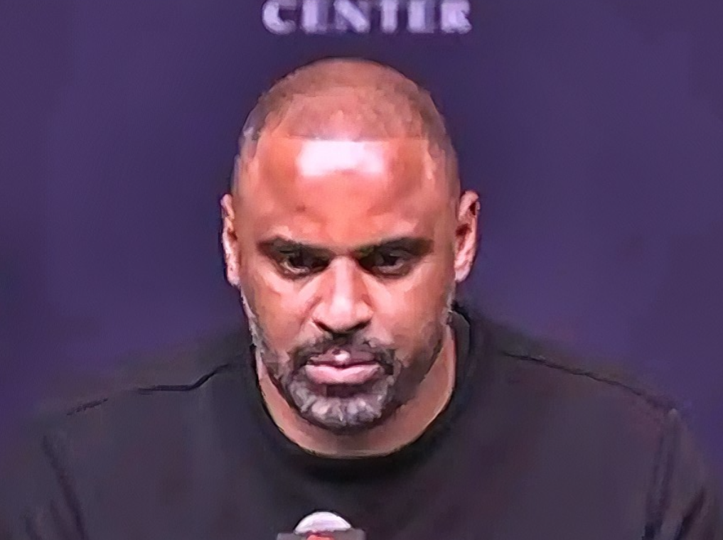 NBA常规赛收官战正式落幕，西部季后赛首轮对阵敲定，最具话题度的对决无疑是湖人对