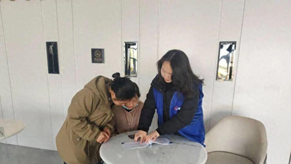 上饶高新区就业之家——暖心陪岗服务破解中年求职难题