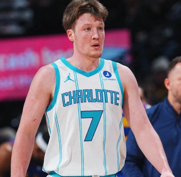 康神赛季末这几场比较低迷是不是要跟最佳新秀渐行渐远了？

弗拉格和康神我都很喜欢