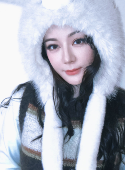 你还在灯光下苦练技艺，汗水湿透了衣衫