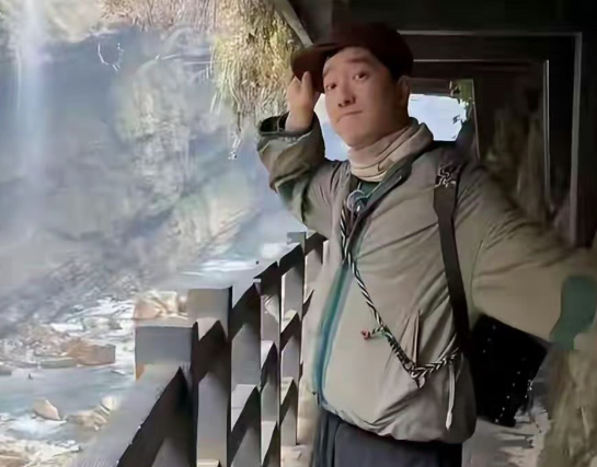 42岁的刘翔活明白了
当年被骂得多惨，现在就有多自在。
靠终身合同旅居海外，晒晒