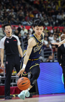 徐杰为什么落选国家队名单了，是自己不想打，还是技术原因落选了。我觉得徐杰自己应该