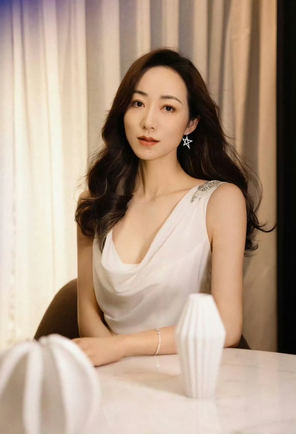 韩雪机场当场急眼！粉丝打穿刺钉被骂：你是要气死妈妈吗