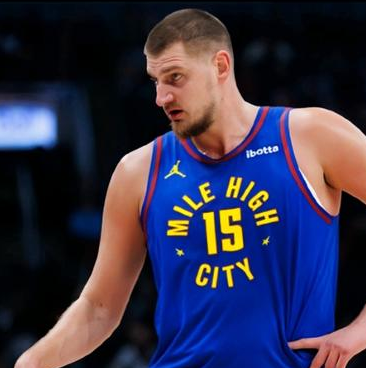 约基奇三双，掘金主场大胜开拓者。NBA常规赛，掘金主场迎战开拓者，这场比赛，约基