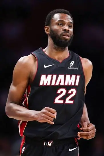 斯波赛后谈威金斯在大前锋位置首发：这不是什么问题；他今年的防守表现被低估了，整个