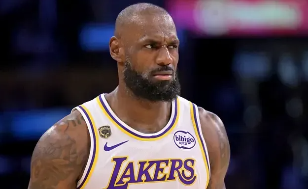 前NBA球员加里-佩顿接受了记者采访，谈到了将如何融入这支星光熠熠的阵容，并强调