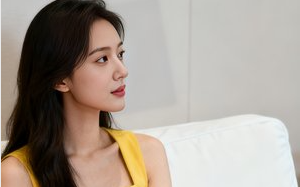 为了给老婆还债，我一年到头都呆在横店拍摄，妻子却拿着我的钱给流量小生买名表，她不知道我才是首富之子