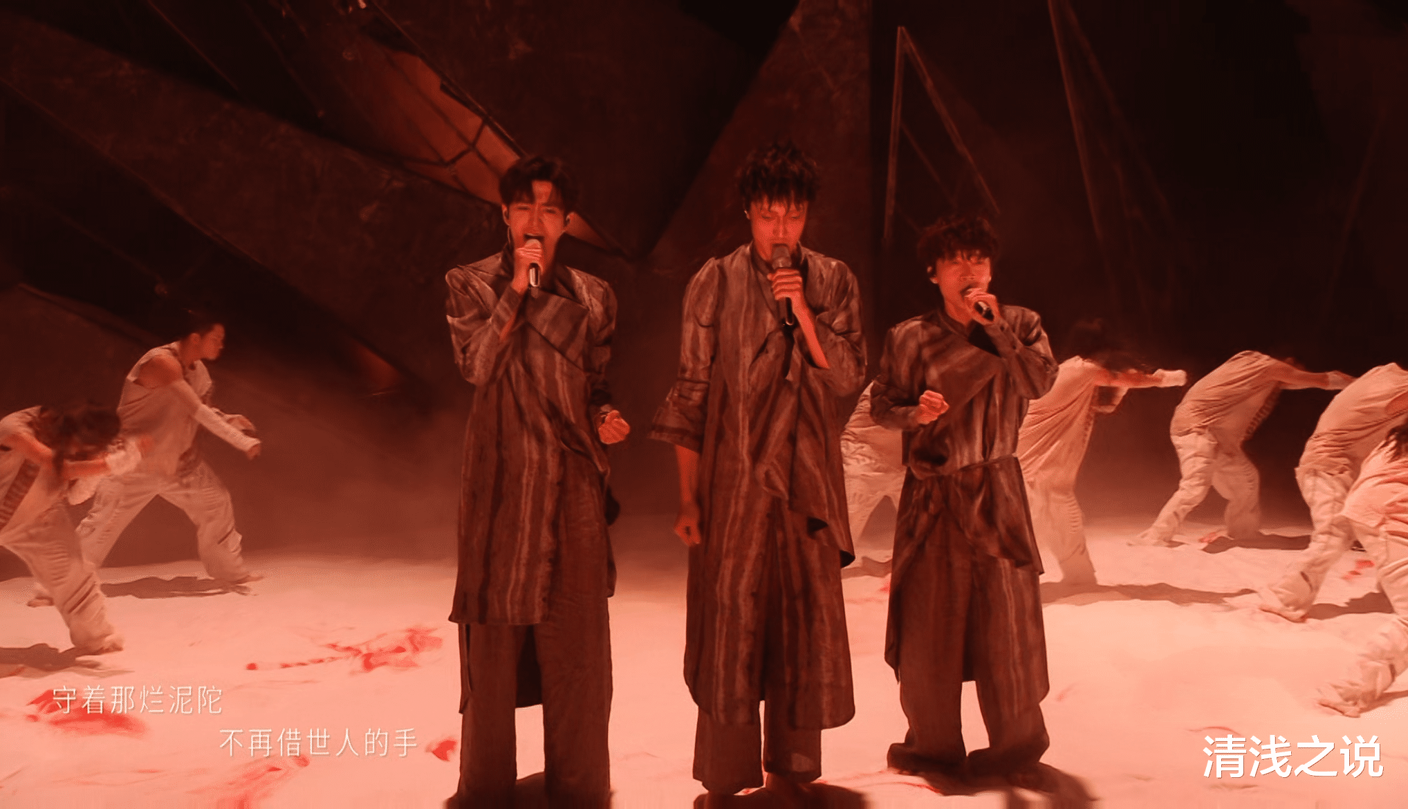 王传君《野人》拿下一公第一，被阿云嘎夸两次，给演员哥哥争气了