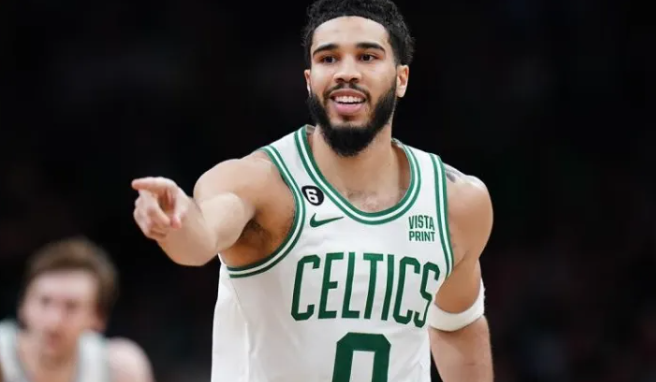 NBA季后赛，凯尔特人123-91主场大胜76人。
赛后，凯尔特人球员杰森-塔图