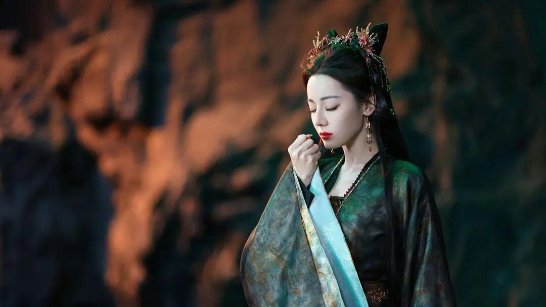 这哪是什么甜宠剧，分明是一场蓄谋四百年的“双向碰瓷”