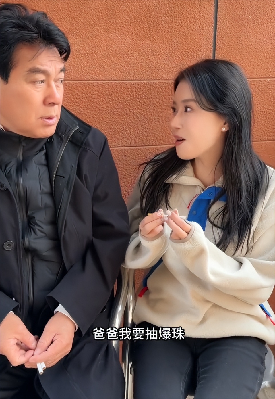 国内赚钱国外花？75岁姜昆女儿四十多岁了还未婚未育，彻底成为了心中的大石头！
 