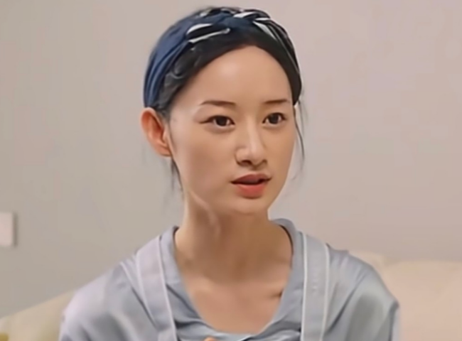 演员郭晓婷说我在剧组拍戏有个原则

就是一般不加其他演员的联系方式。我的经纪人也