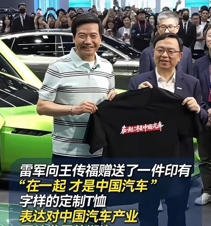 雷军谦逊的行事风格，不仅获得了太多的米粉，在圈内大佬中，他的人缘也非常好。这次北