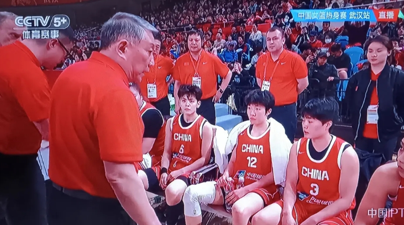 还是要打弱队，才能显现出唐子婷，张曼曼的活来。今天就在武汉，女篮对阵弱旅捷克的热