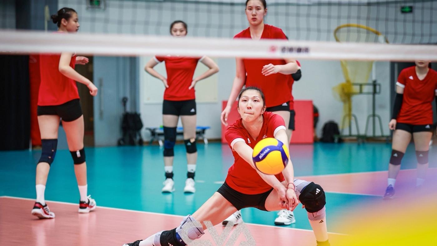 最新集训照曝光！吴梦洁肌肉抢眼，接应位置有新人，王梦洁仍缺席