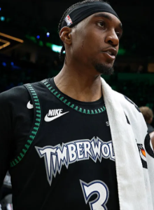 下一场看吹罚尺度就知道谁能赢了
这场一上来就吹了麦丹俩犯规，意思就是说这场不鼓励