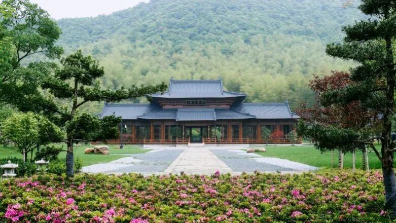 留白的天章寺爆火：中式审美，正在反杀文旅