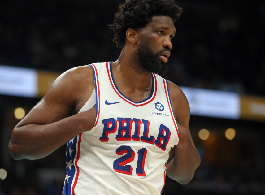 今年其实是恩比德最好战胜凯子的一年，对面那个内线奎塔第一次打季后赛，替补是武切维