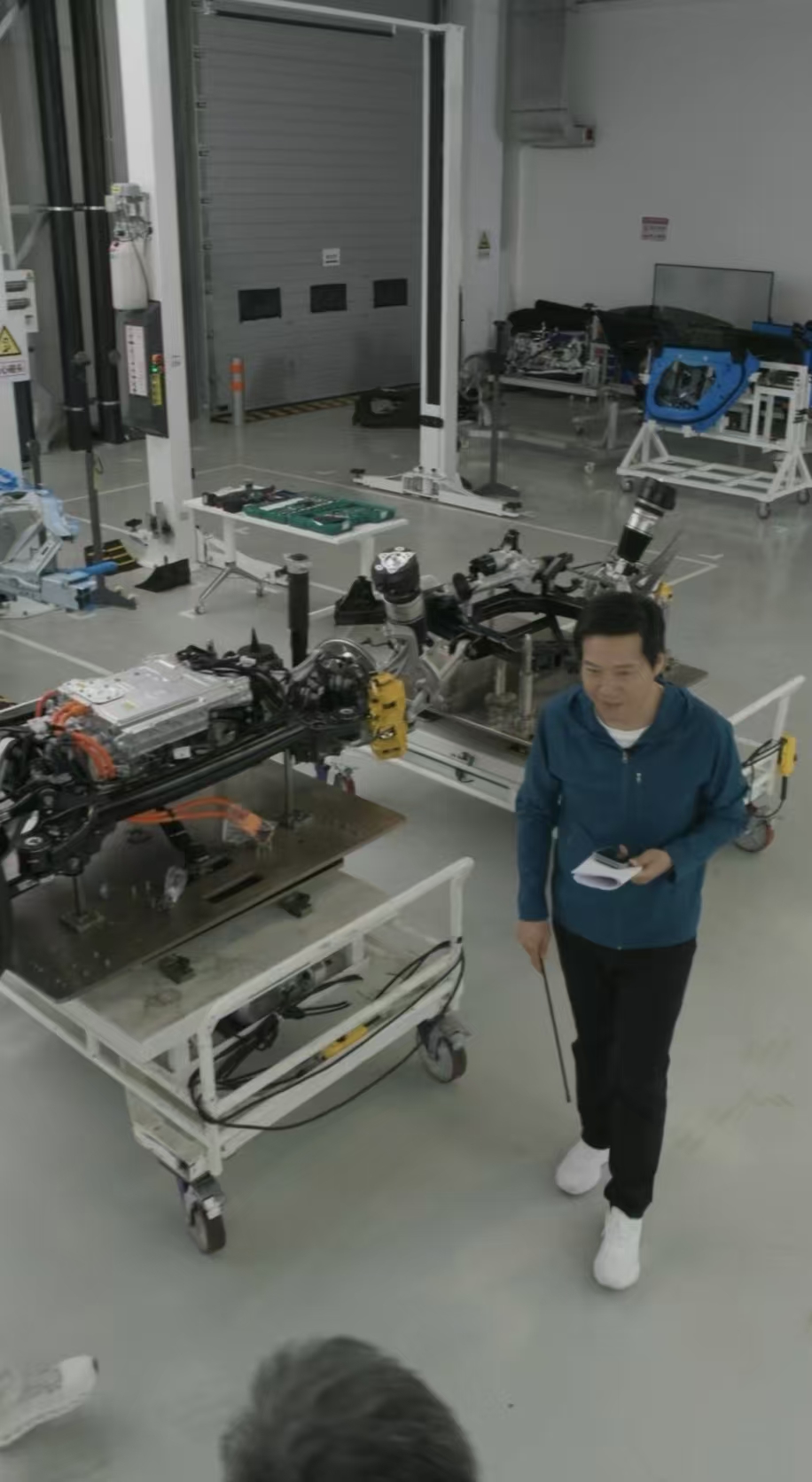 雷总亲自直播拆新SU7挺有勇气的勇气，，看来对su7的用料和质量很有信心。有几个