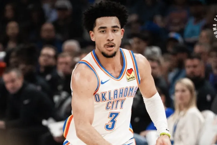 NBA常规赛，雷霆103-135不敌太阳。

赛后雷霆主帅马克-戴格诺特接受了记