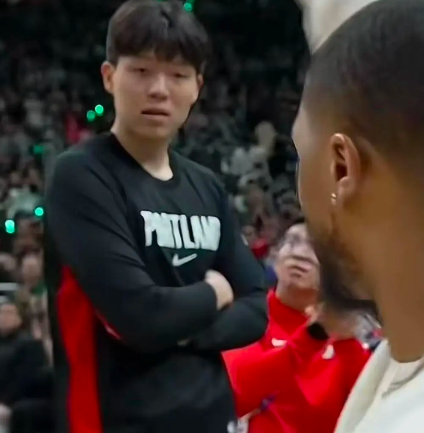 老哥们，明后天的比赛小杨能上吗？

这赛季表现有点小失望呀，这首轮能上场的球员就