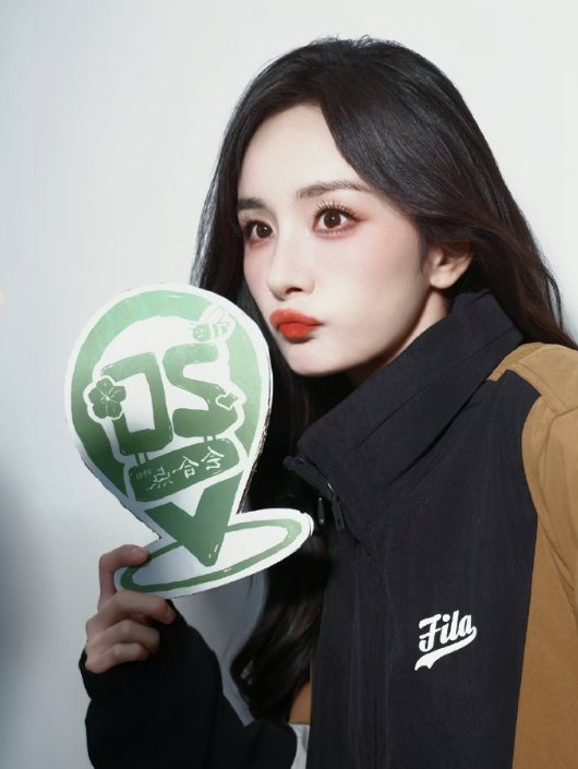 我从来不相信什么运气，她努力知足且上进最终收获了鲜花和掌声