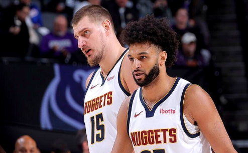 首发全不打？谁能告诉我掘金在下什么大棋。这场输了的话，下场拼还有意义吗？这场输了