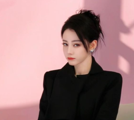 你是撞入我眼底的一捧人间星芒