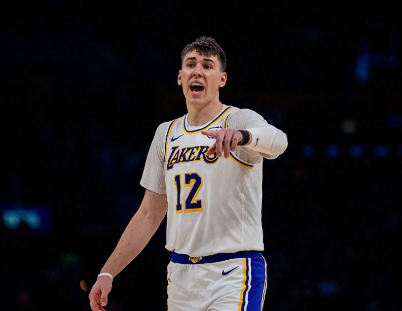 我更关心拉拉维亚的伤情

这场湖人VS火箭G2的比赛不知道是不是崴脚了，还是怎么