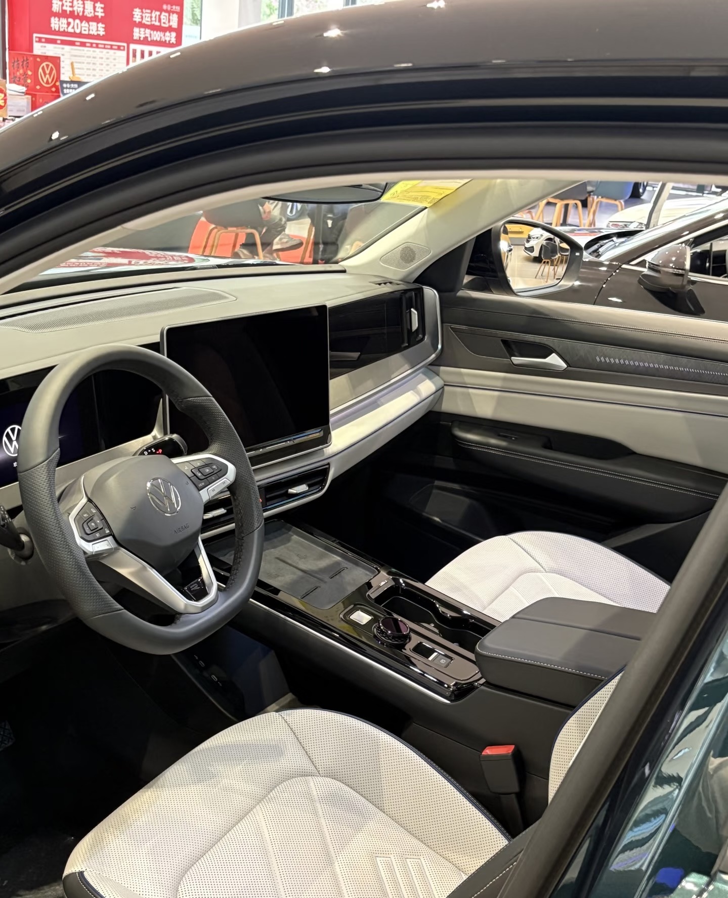 全新揽巡外观设计非常耐看，5米车身配合2980mm轴距，气场十足。侧面线条干练有