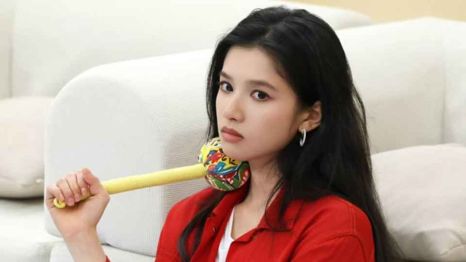 张婧仪健身房崩溃痛哭：当“蜡像般”的干瘦成为代价，健康才是最美的底色