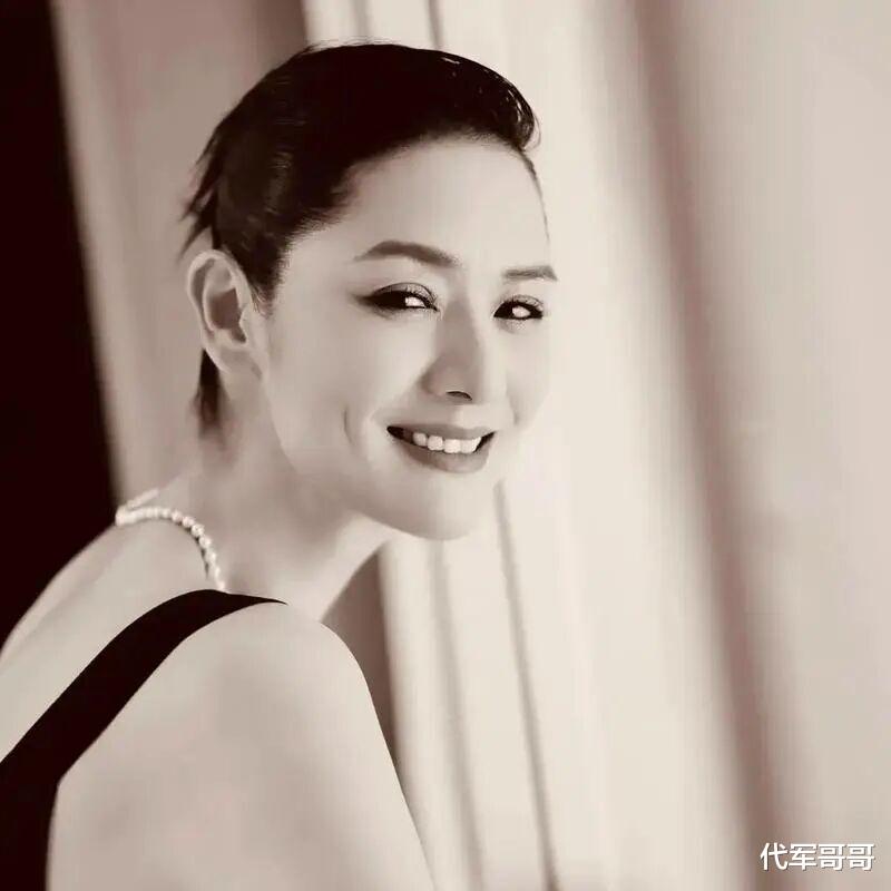 51岁马艳丽近况曝光！与郞昆离婚已经17年，如今23岁女儿比