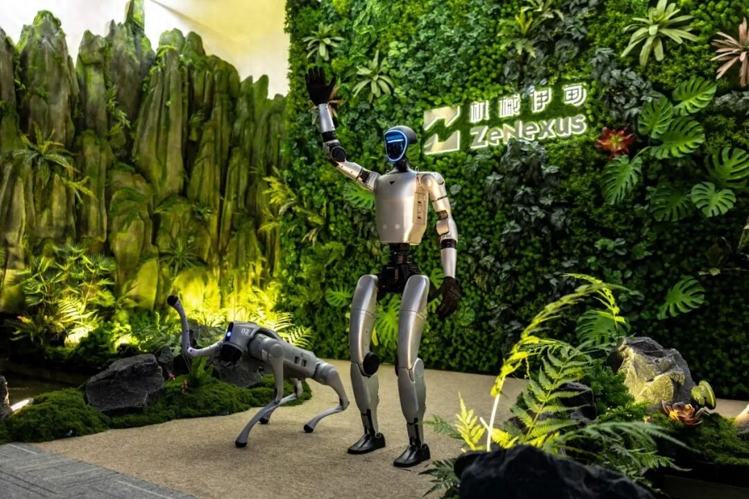 机器人+汽车！全球首个“双 4S 融合模式”在北京落地