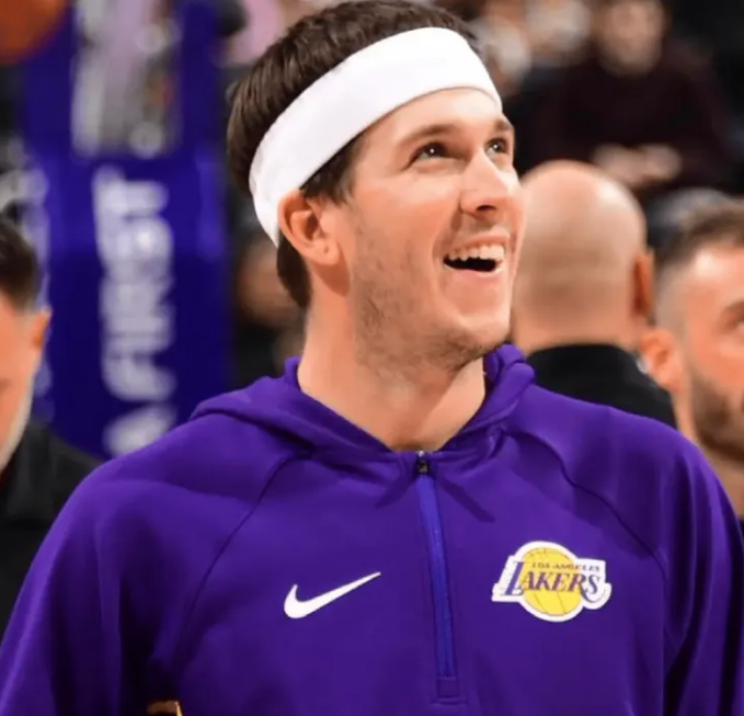 NBA季后赛，火箭115-96大胜湖人，系列赛大比分火箭1-3湖人。
JJ-雷迪