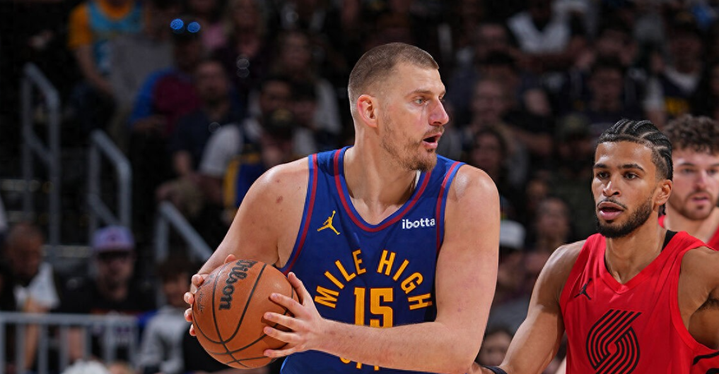 3月23日，NBA常规赛，掘金主场对阵开拓者。掘金三节拉开分差，开拓者追分无果，