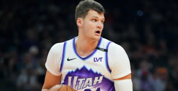 据NBA记者Evan Sidery报道，湖人将在今年休赛期积极追求爵士中锋沃克-