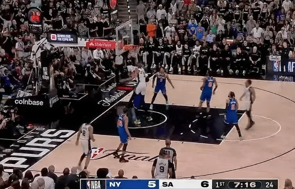 文班亚马真是太不给唐斯面子了！在今日NBA总决赛G5的第一节比赛中，文班亚马在唐