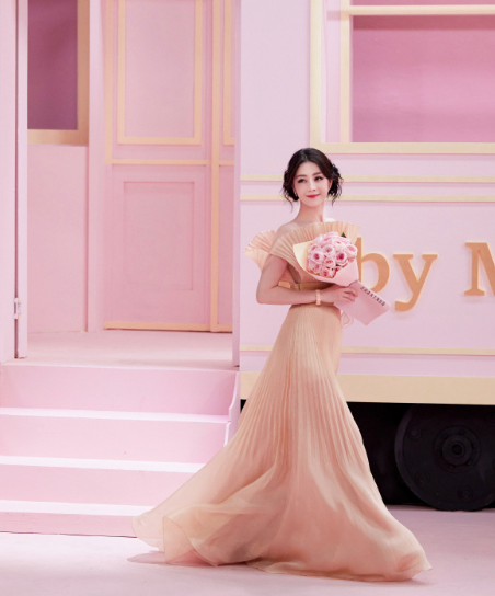 静待黎明破晓，玫瑰盛开，心动于你