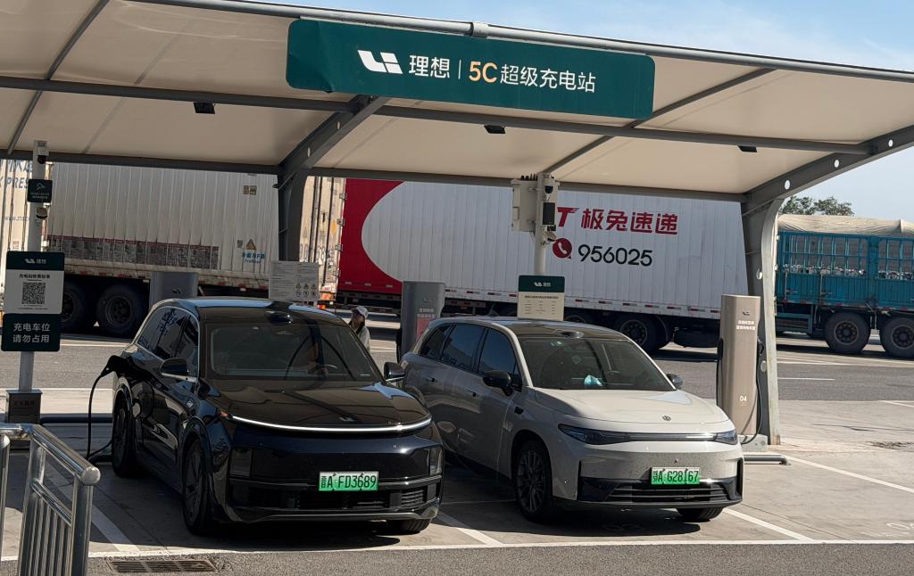 五一出行大变天！开新能源车跑长途再也不慌了
你敢信？如今五一长假自驾，越来越多人