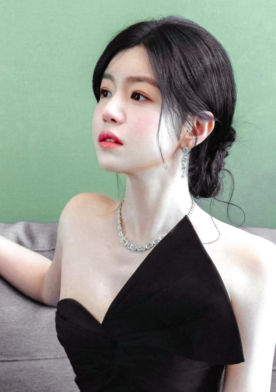 陈妍希全新质感写真释出，温柔藏酷韵，颜值气质双在线
