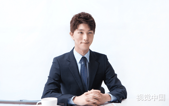 替领导背黑锅被贬，还丢了老婆怎么办？