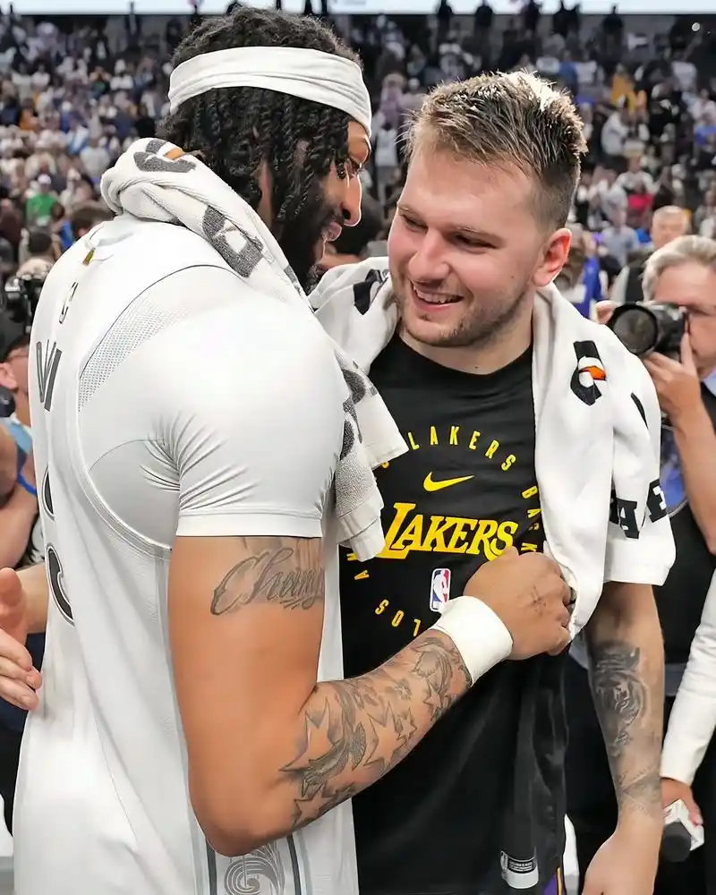 很喜欢也尊重浓眉，但是假如没有这笔交易，湖人是不是就摆烂了，老詹是不是也要退役巡